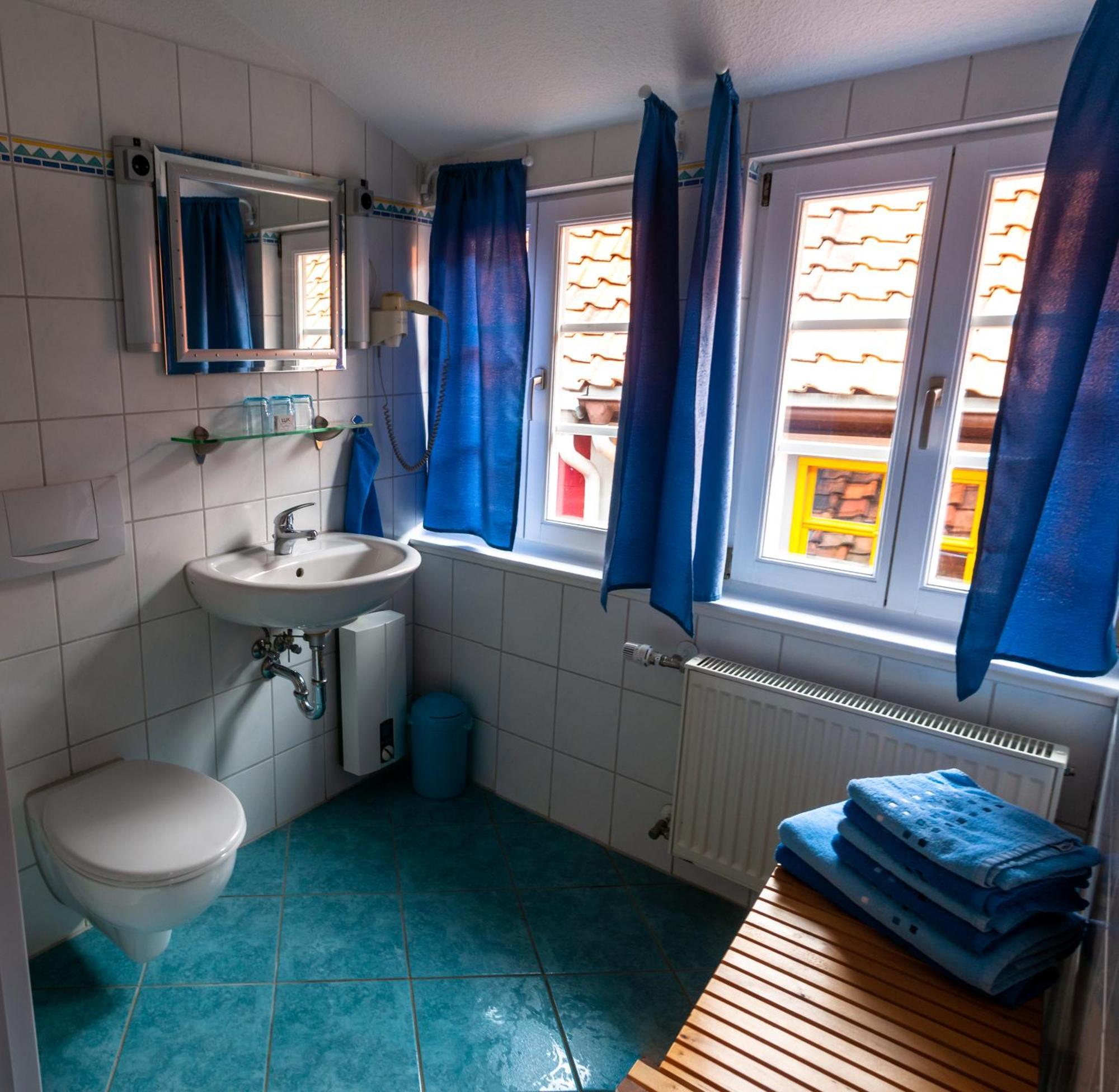 Fachwerkhotel - Ferienhaeuser Vorhof Zur Hoelle Quedlinburg Eksteriør billede