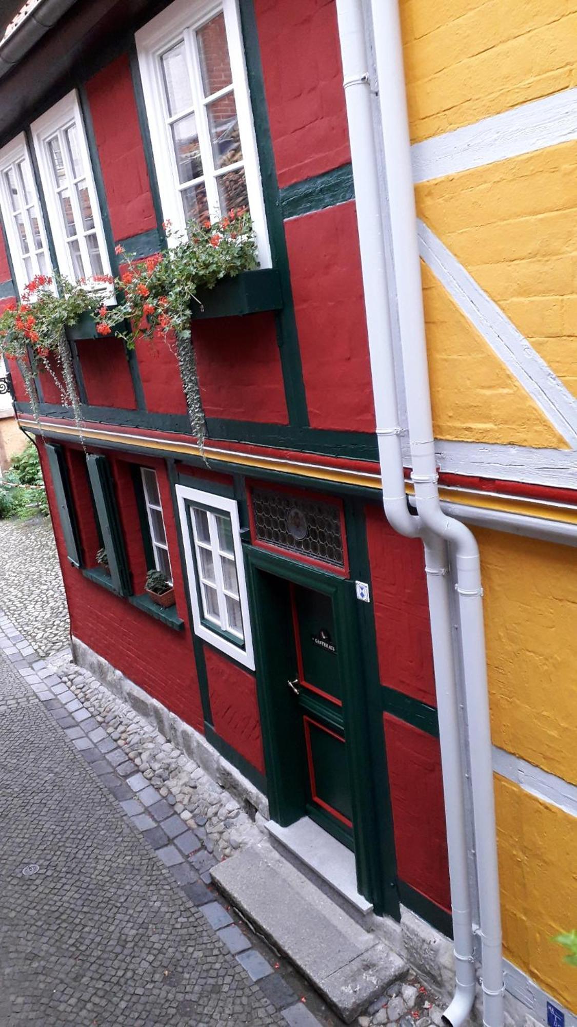 Fachwerkhotel - Ferienhaeuser Vorhof Zur Hoelle Quedlinburg Eksteriør billede