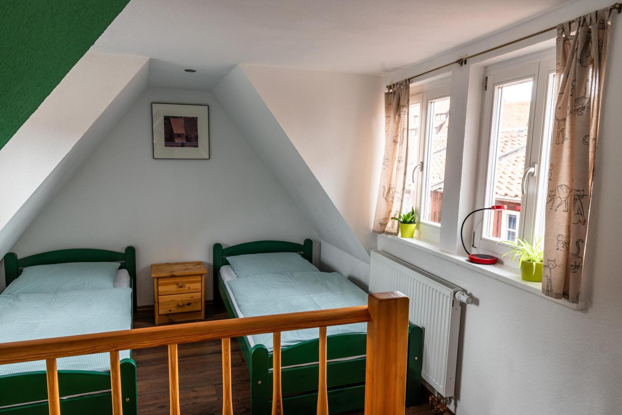 Fachwerkhotel - Ferienhaeuser Vorhof Zur Hoelle Quedlinburg Eksteriør billede