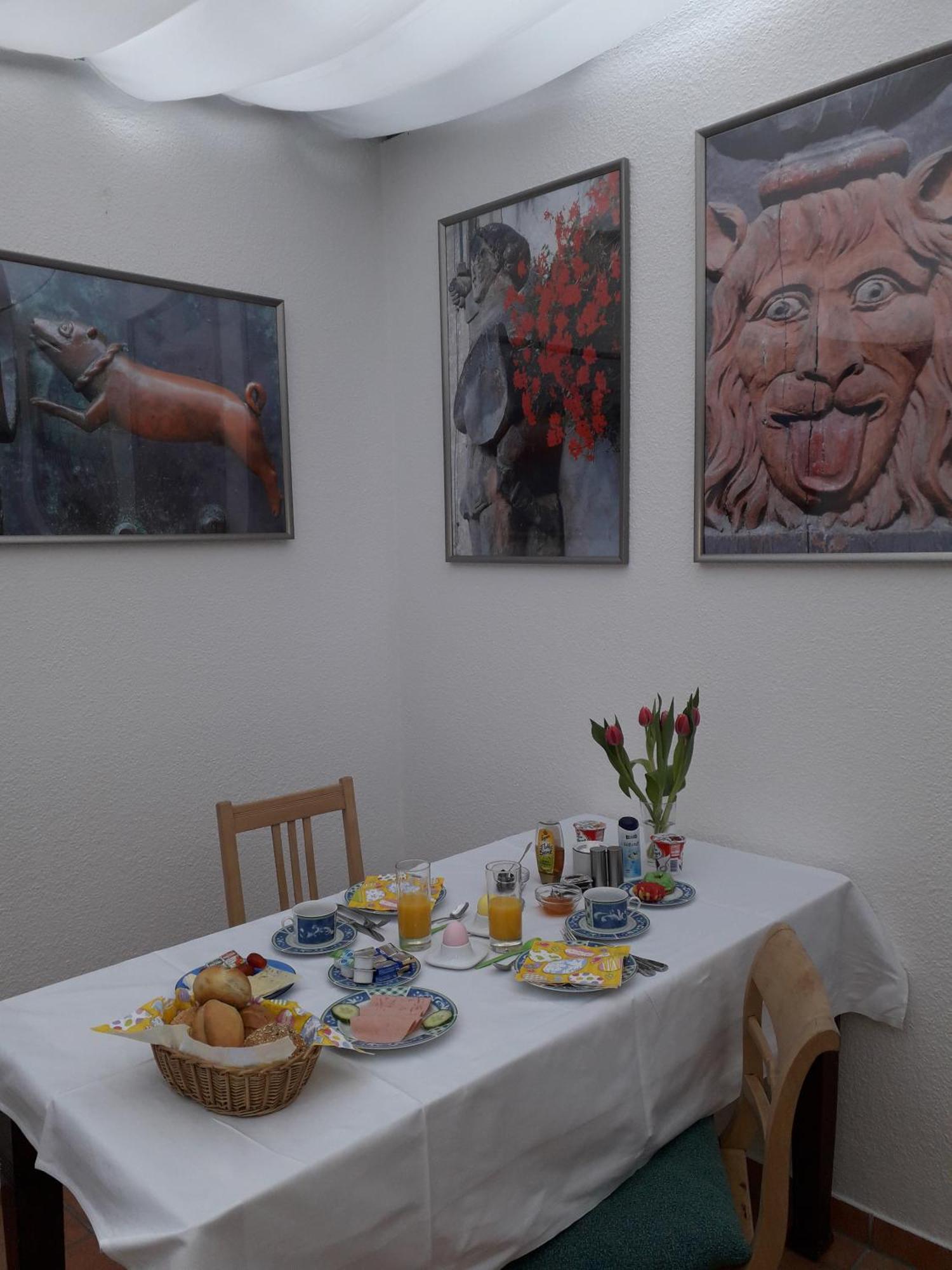 Fachwerkhotel - Ferienhaeuser Vorhof Zur Hoelle Quedlinburg Eksteriør billede
